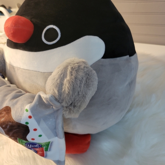 Zuru Snackles Dennis Penguin Plush Toy - Black, Gray, and Red - Picture 5 of 10